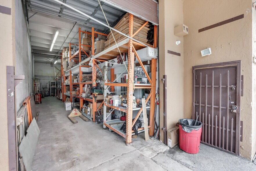 More Photos Of 6997 NW 50th St, Miami Warehouse For Lease