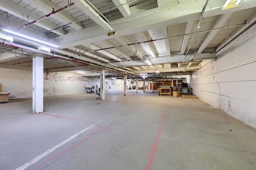 More Photos Of 704 Main St, Akron Flex For Sale