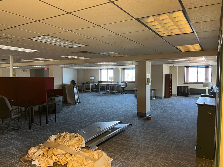 More Photos Of 136 Center St, Old Town Office For Sale
