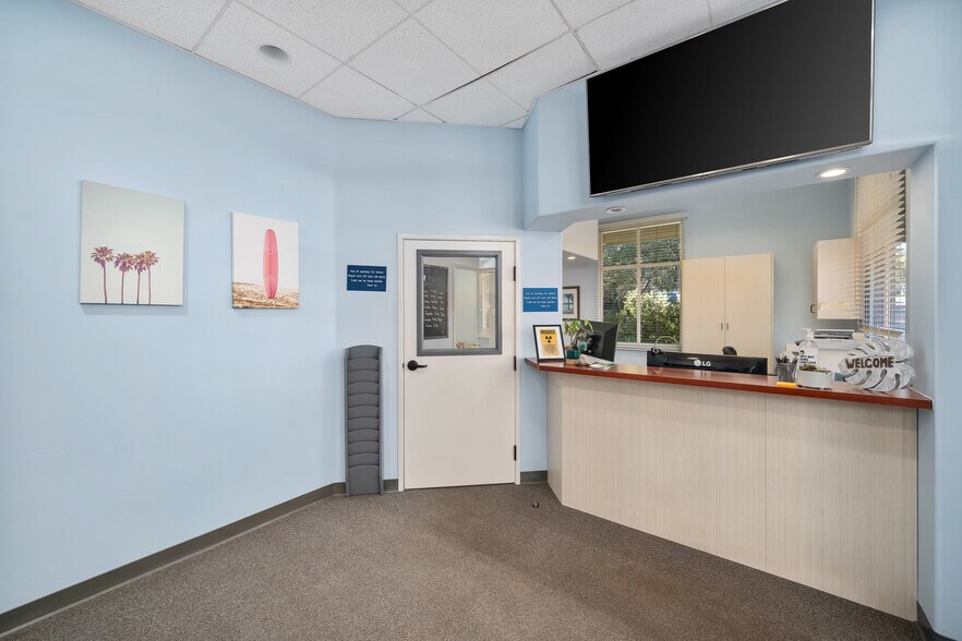 More Photos Of 106 Gateway Center Dr, Paso Robles Office For Lease