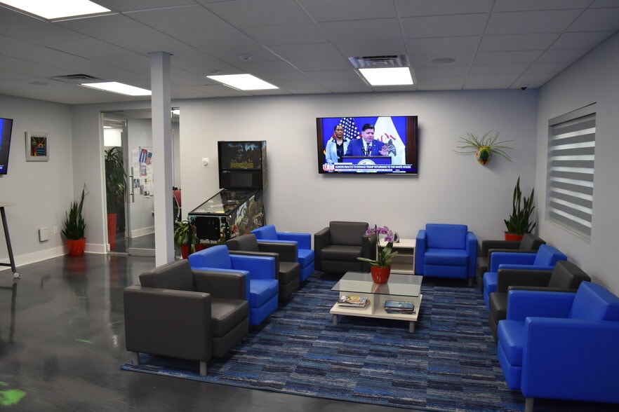 More Photos Of 6015 N US Highway 301, Tampa Warehouse For Sale