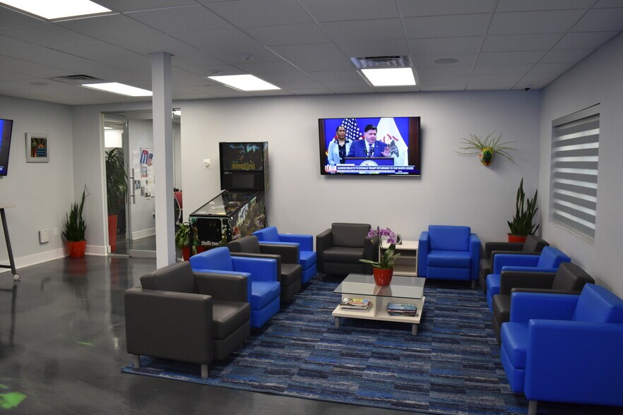 More Photos Of 6015 N US Highway 301, Tampa Warehouse For Lease