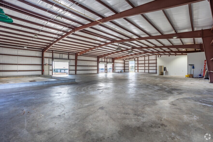 More Photos Of 628 Industrial Park Rd, Roberta Warehouse For Sale