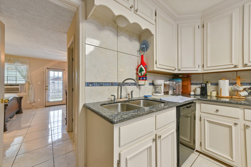 More Photos Of 1804 36th St N, Texas City Multifamily For Sale