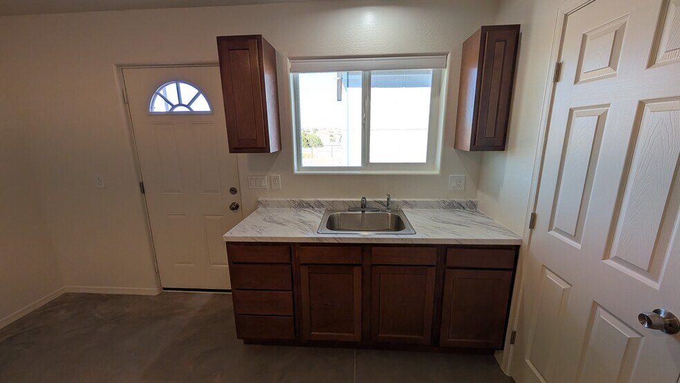 More Photos Of 853 Airport Loop Rd, Taylor Unknown For Lease