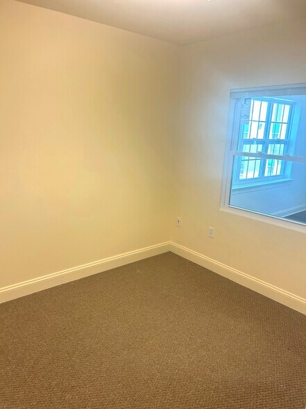 More Photos Of 408 Larch Cir, Wilmington Unknown For Lease