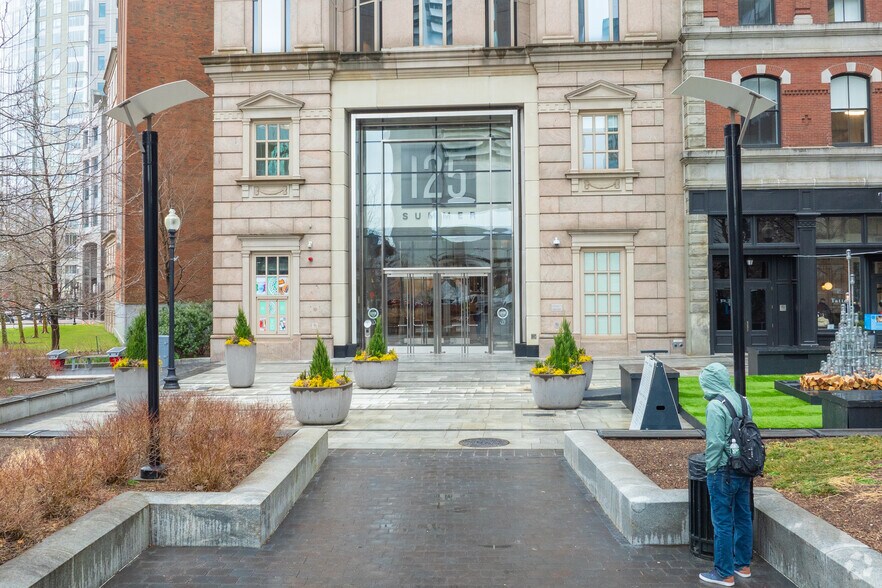 More Photos Of 125 Summer St, Boston Office For Lease