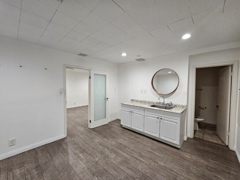 More Photos Of 920 E Pico Blvd, Los Angeles Warehouse For Lease