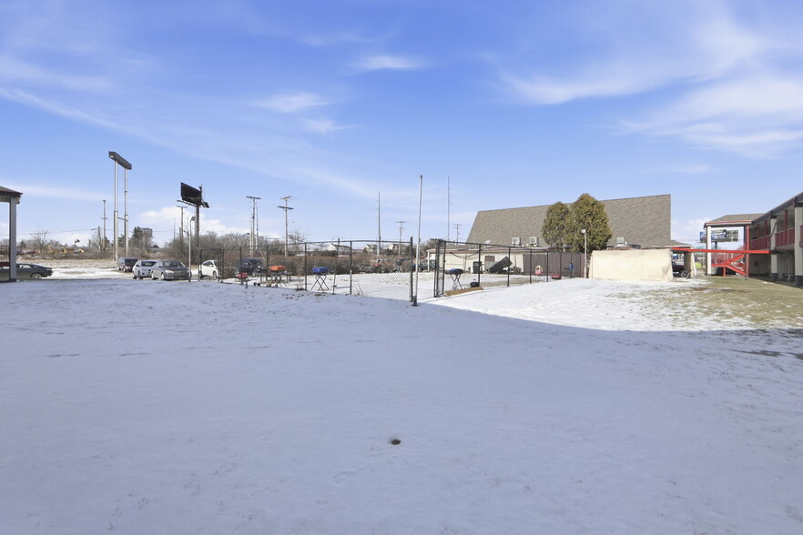 More Photos Of 3527 W Coliseum Blvd, Fort Wayne Hotel For Sale