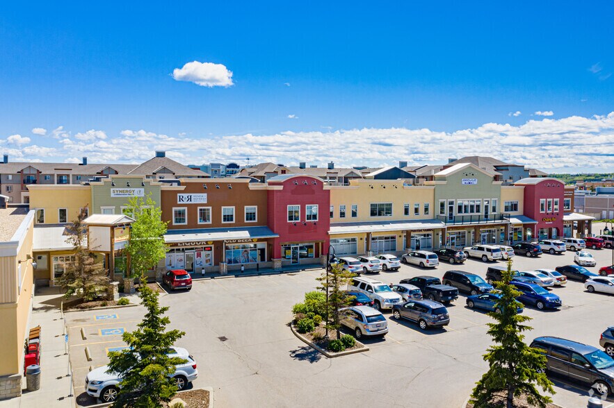 More Photos Of 120 5th Ave W, Cochrane Unknown For Lease