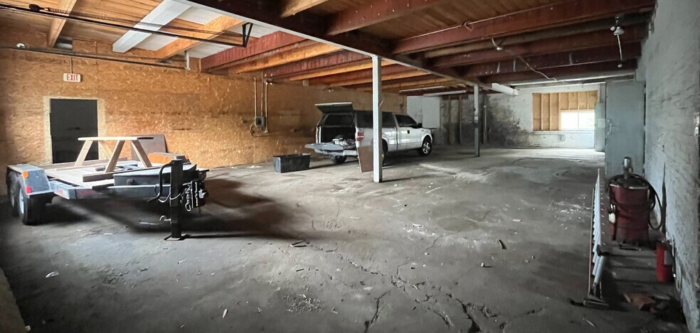 More Photos Of 156 River St, North Adams Flex For Sale