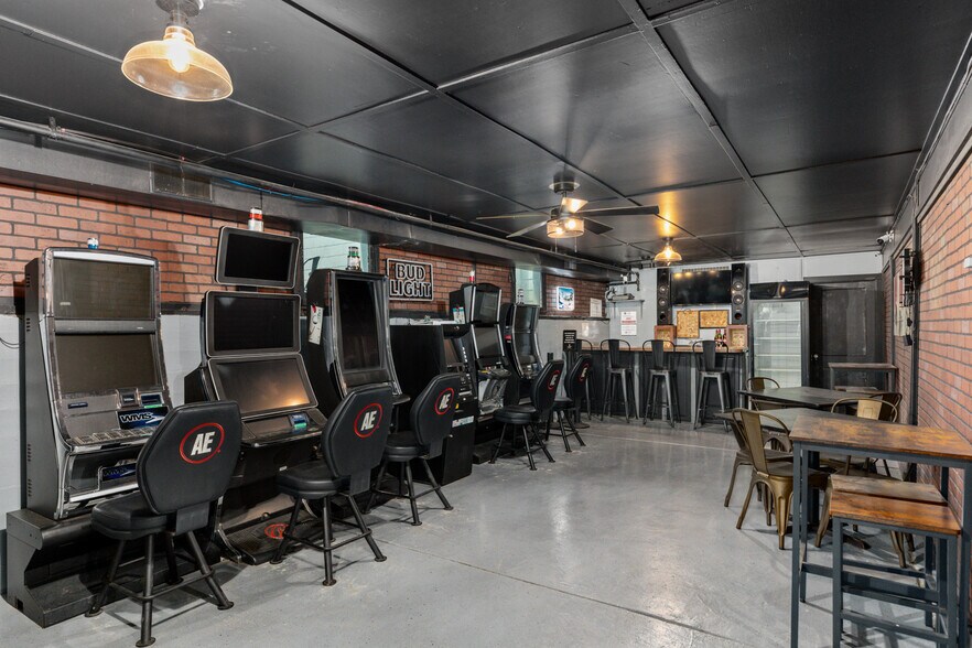 More Photos Of 206 W Spruce St, Gillespie Religious Facility For Sale