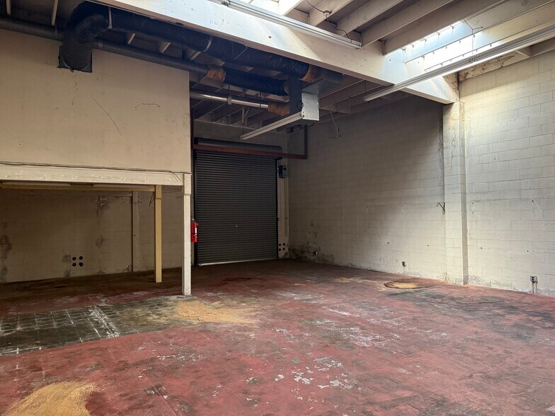More Photos Of 550 E 10th St, Oakland Warehouse For Lease