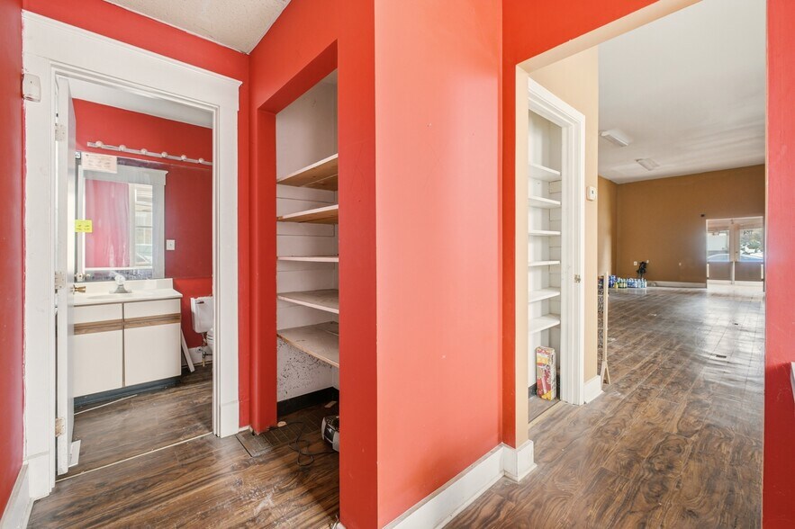 More Photos Of 1160-1164 S Brook St, Louisville Storefront Retail Office For Sale