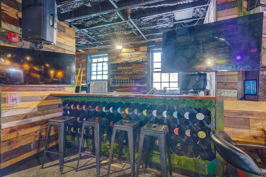 More Photos Of 135 Duval St, Key West Bar For Lease