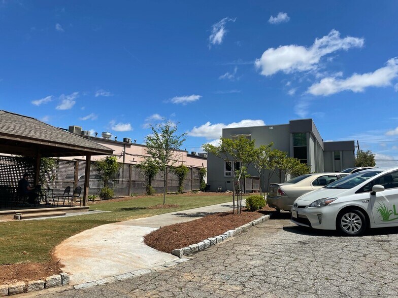 More Photos Of 1240 Clairmont Rd, Decatur Office For Lease