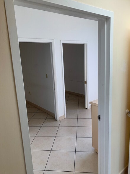 More Photos Of 5333 N Dixie Hwy, Oakland Park Medical For Lease