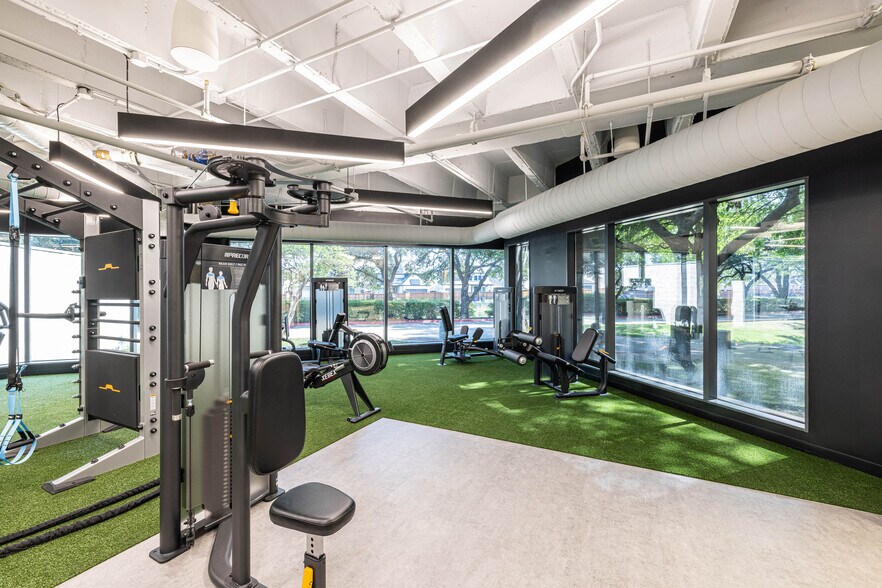 More Photos Of 1501-1507 Lyndon B Johnson Fwy, Dallas Unknown For Lease