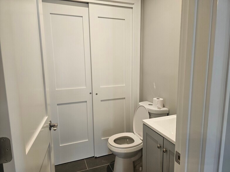 More Photos Of 400 Oak St, Copiague Apartments For Lease