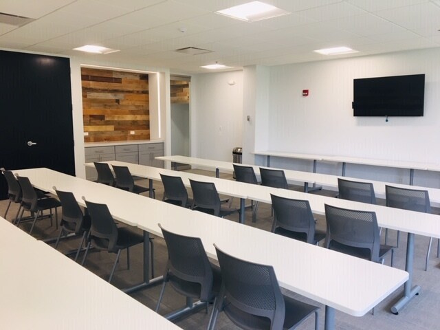 More Photos Of 1827 Walden Office Sq, Schaumburg Office For Lease