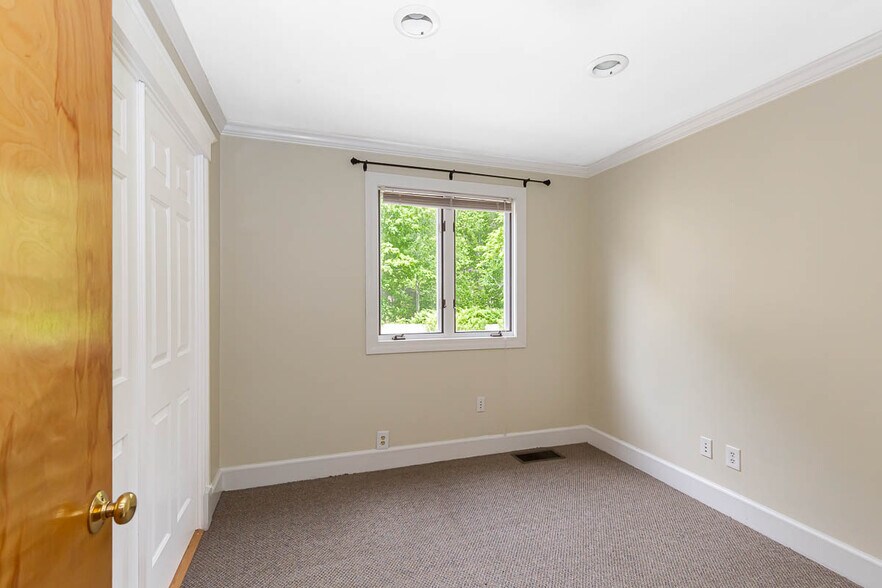 More Photos Of 143 State St, Newburyport Loft Creative Space For Lease