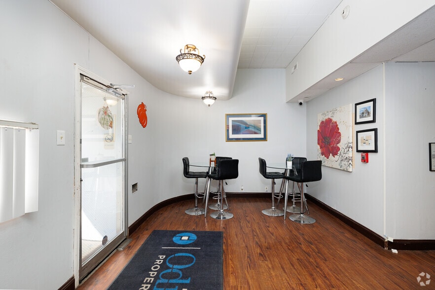 More Photos Of 5457 Delmar Blvd, Saint Louis Apartments For Lease
