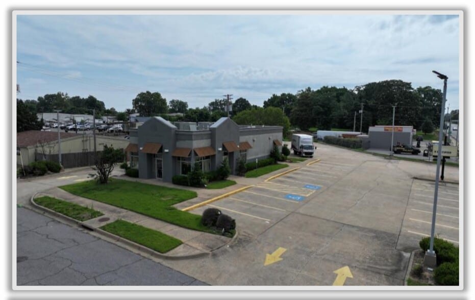 More Photos Of 901 E Broadway St, North Little Rock General Retail For Sale