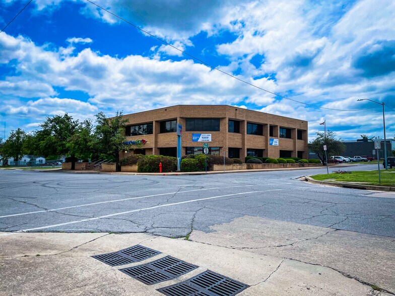 More Photos Of 2701 S Harvey Ave, Oklahoma City Office For Lease