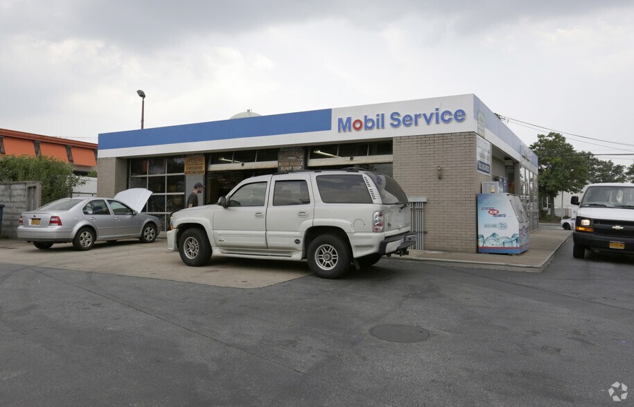 More Photos Of 2351 Broadhollow Rd, Farmingdale General Retail For Sale