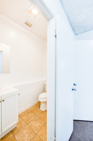 More Photos Of 1617 Ridgewood Ave, Holly Hill Unknown For Lease