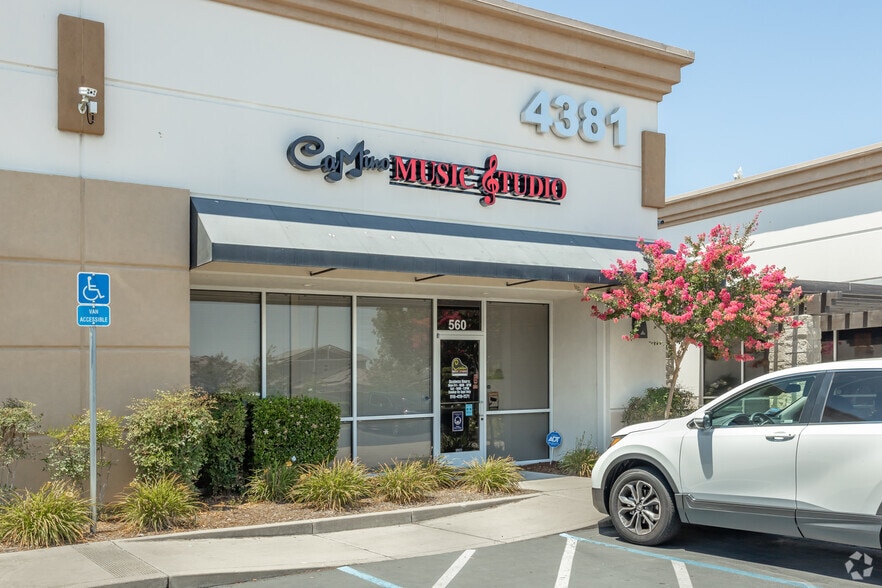 More Photos Of 4381 Gateway Park Blvd, Sacramento Freestanding For Lease