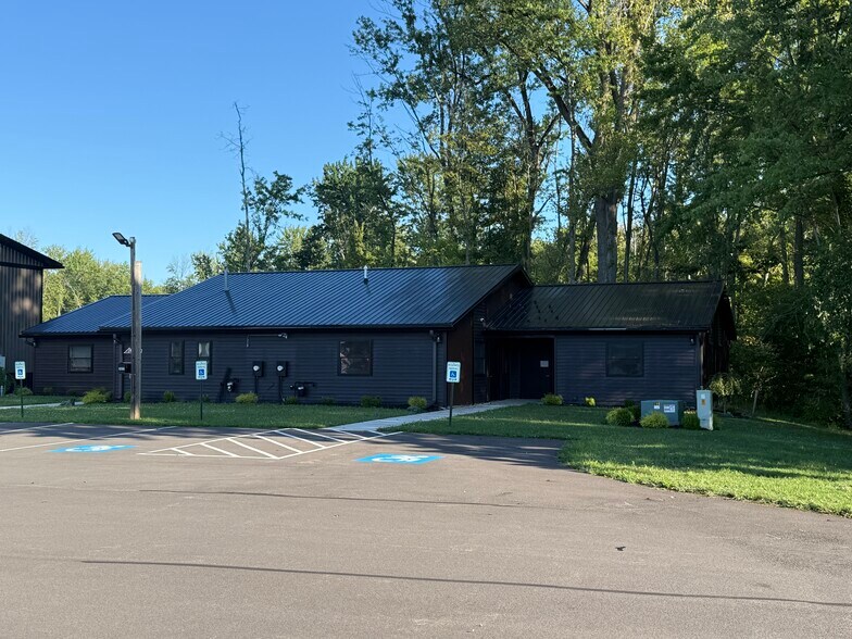More Photos Of 8287-8289 Loop Rd, Baldwinsville Office For Lease