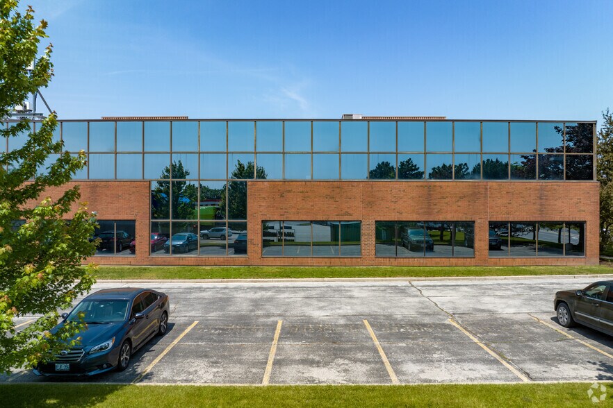 More Photos Of 465 Morden Rd, Oakville Medical For Lease