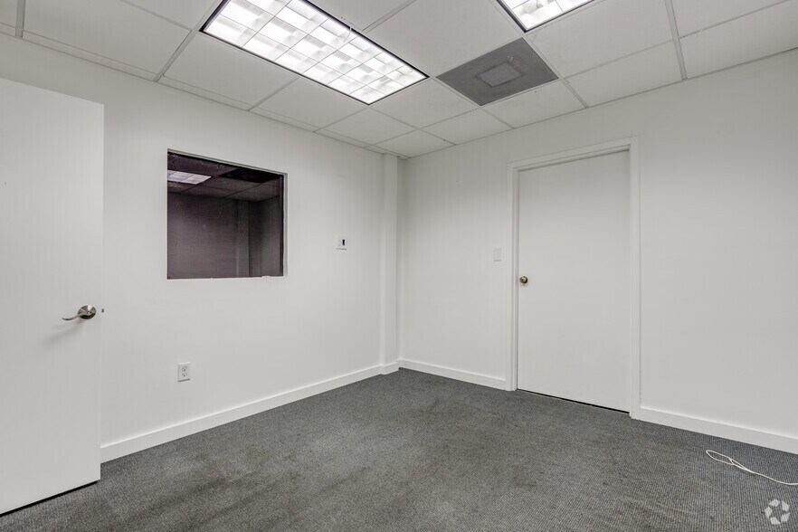 More Photos Of 5240-5260 NW 167th St, Hialeah Warehouse For Lease