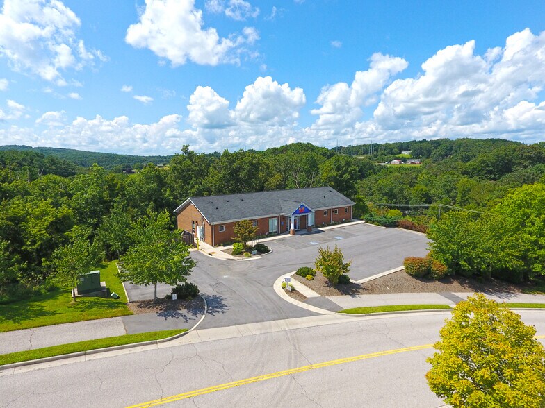 More Photos Of 829 Davis St, Blacksburg Medical For Sale