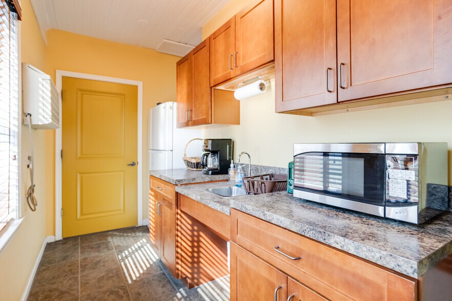 More Photos Of 407 W Pennsylvania Ave, Towson Office For Sale