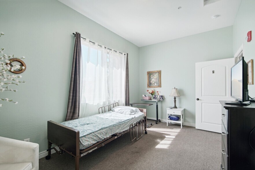 More Photos Of 27215 N 23rd Ln, Phoenix Assisted Living For Sale