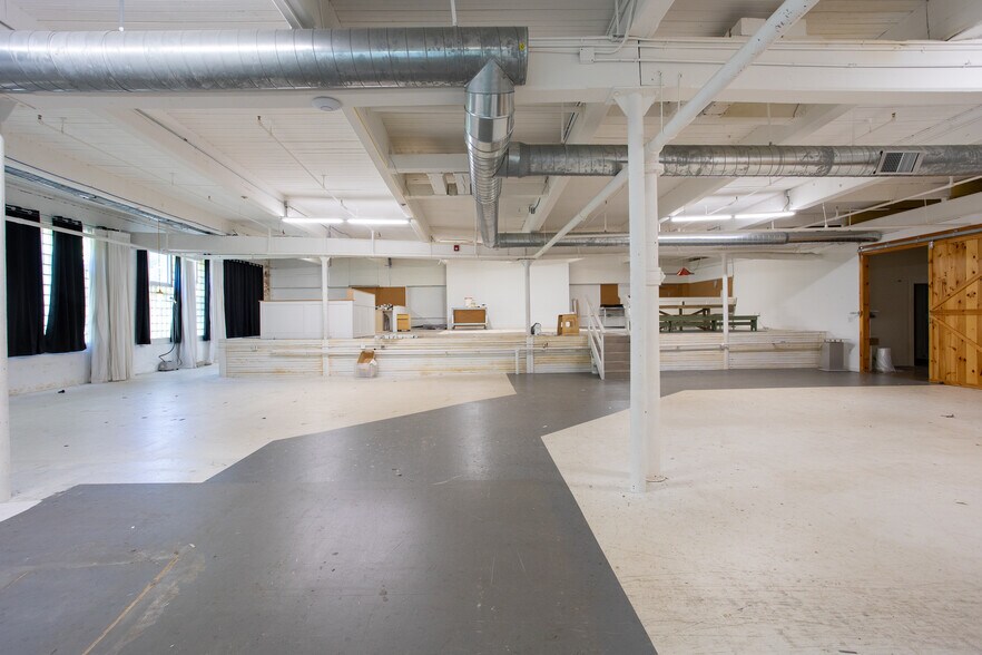 More Photos Of 125 Pecks Rd, Pittsfield Warehouse For Sale