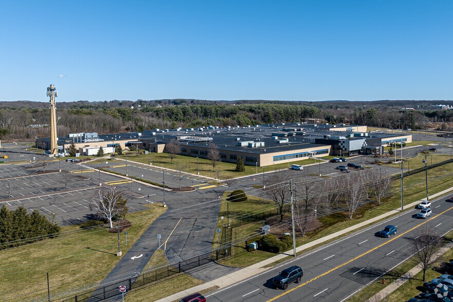 More Photos Of 383 Middle St, Bristol Warehouse For Lease