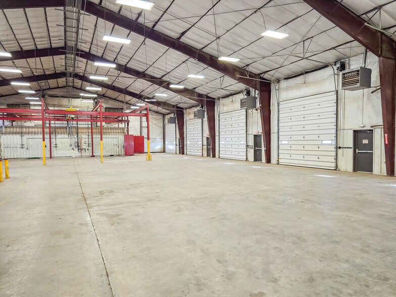 More Photos Of 5066 Owan Industrial Park Dr, Williston Warehouse For Lease