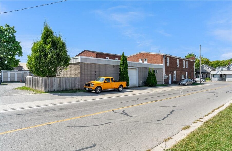 More Photos Of 192-194 Burgar St, Welland Apartments For Sale