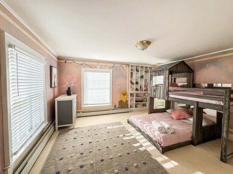 More Photos Of 24 Genesee St, New Berlin Specialty For Sale