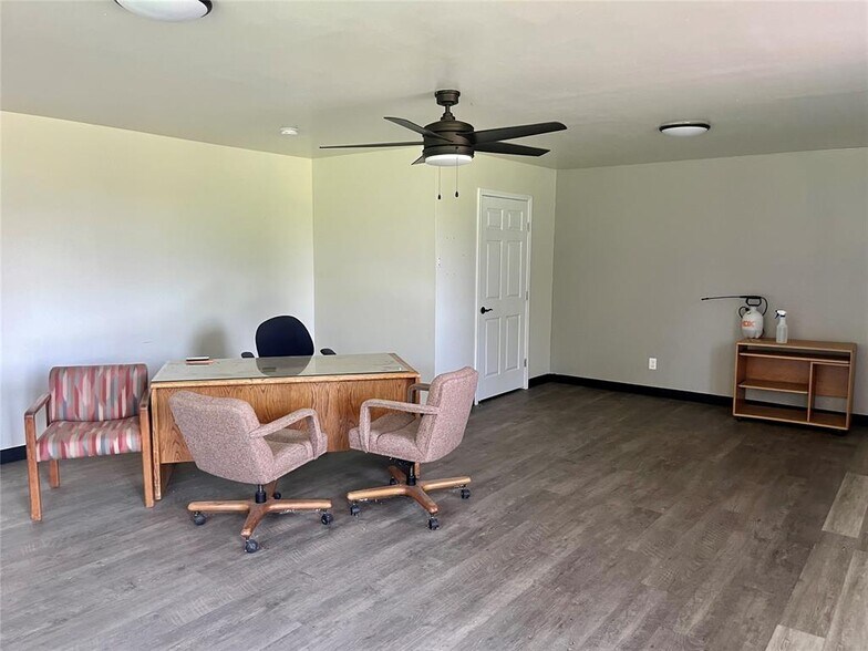 More Photos Of 2901 E Highway 37, Tuttle Flex For Sale