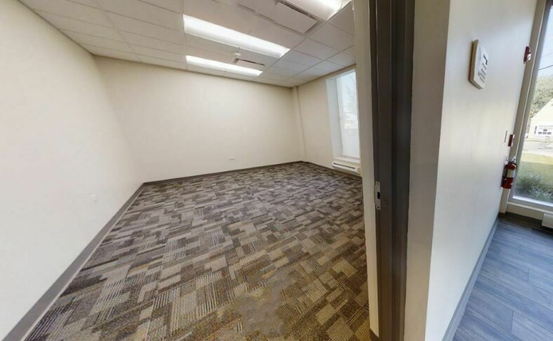 More Photos Of 721 Dundee Ave, Elgin Office For Lease