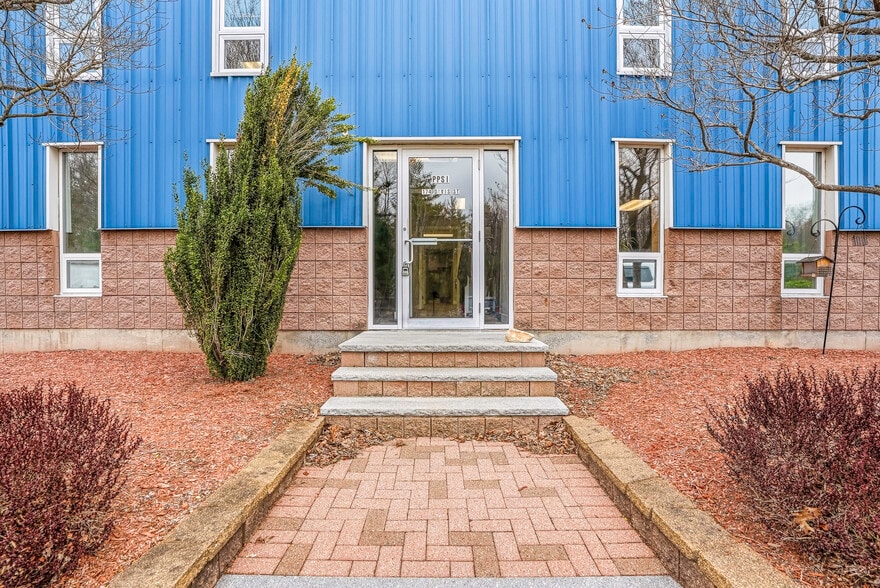 More Photos Of 174 Davis St, Douglas Industrial For Lease