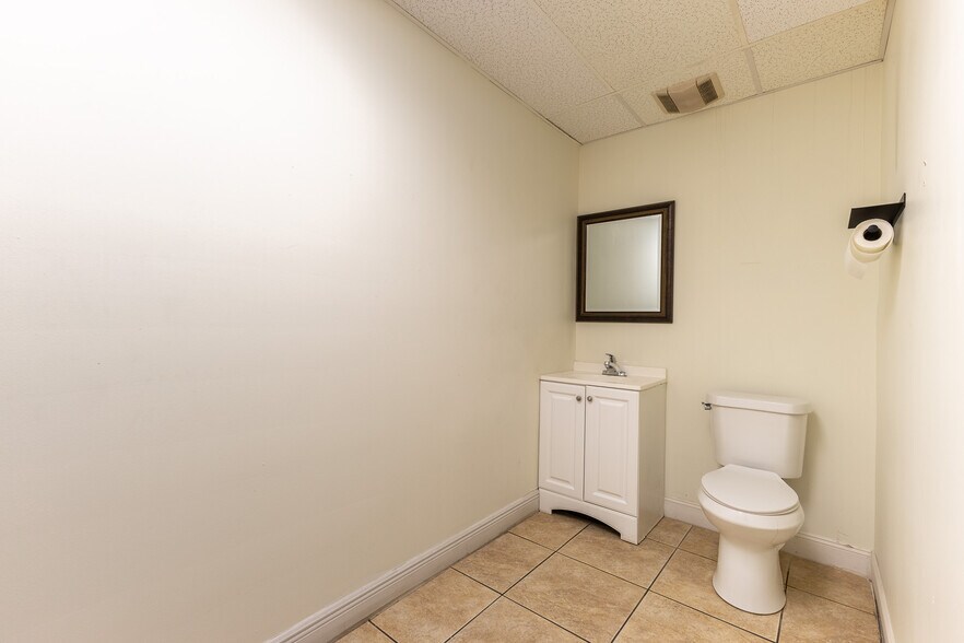 More Photos Of 3049 Cleveland Ave, Fort Myers Medical For Lease