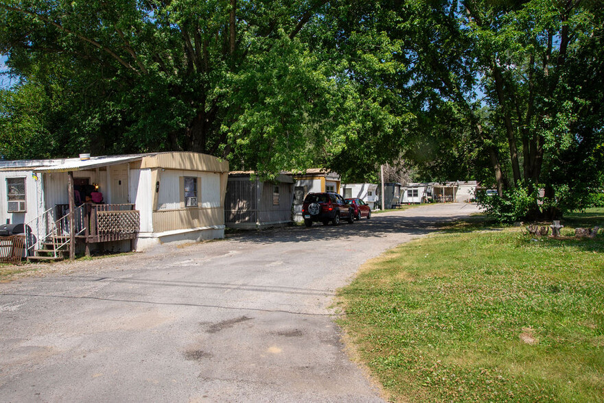 Primary Photo Of 3 Fern Ln, East Alton Manufactured Housing Mobile Home Park For Sale