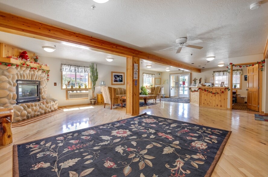 More Photos Of 2019 N Poplar St, Leadville Hotel For Sale
