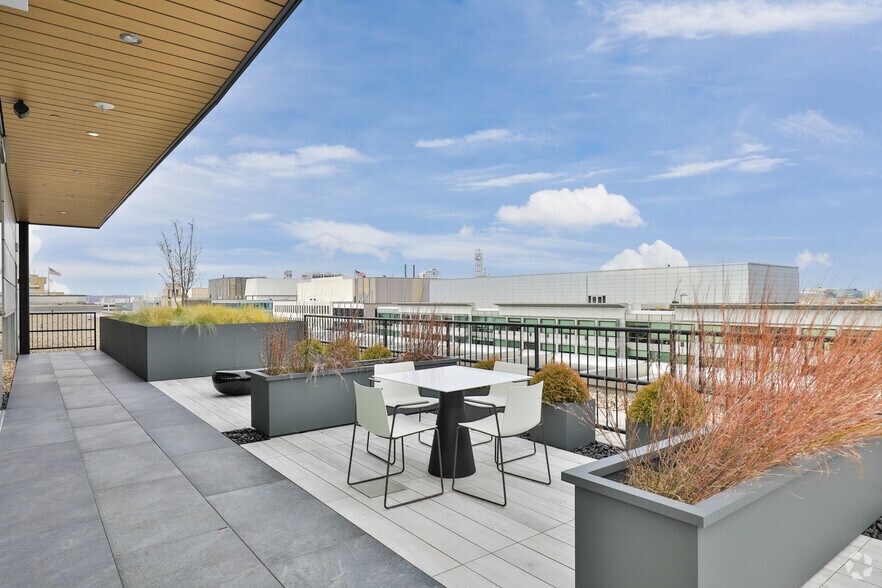 More Photos Of 1700 K St NW, Washington Office For Lease