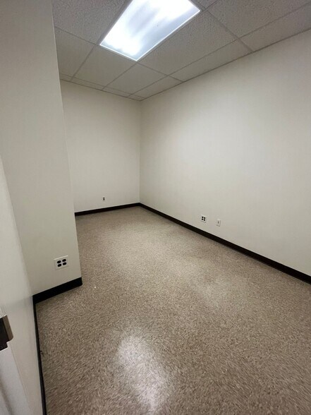 More Photos Of 1894 Eastchester Rd, Bronx Medical For Lease